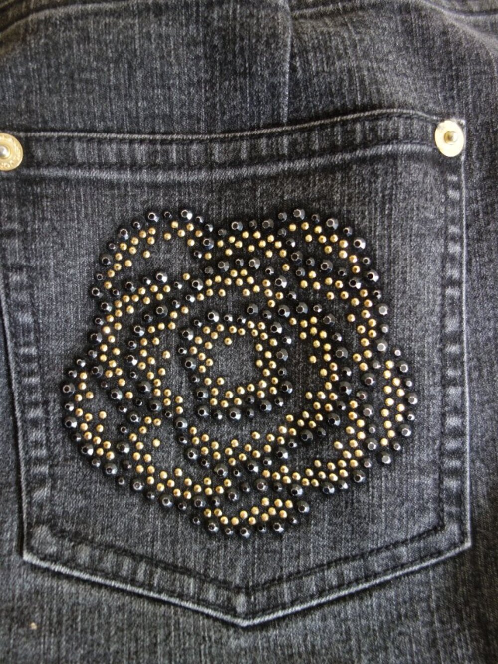 Designer ST. JOHN JEANS Bling Jeweled Rose Pocket Jeans – Wmns 8